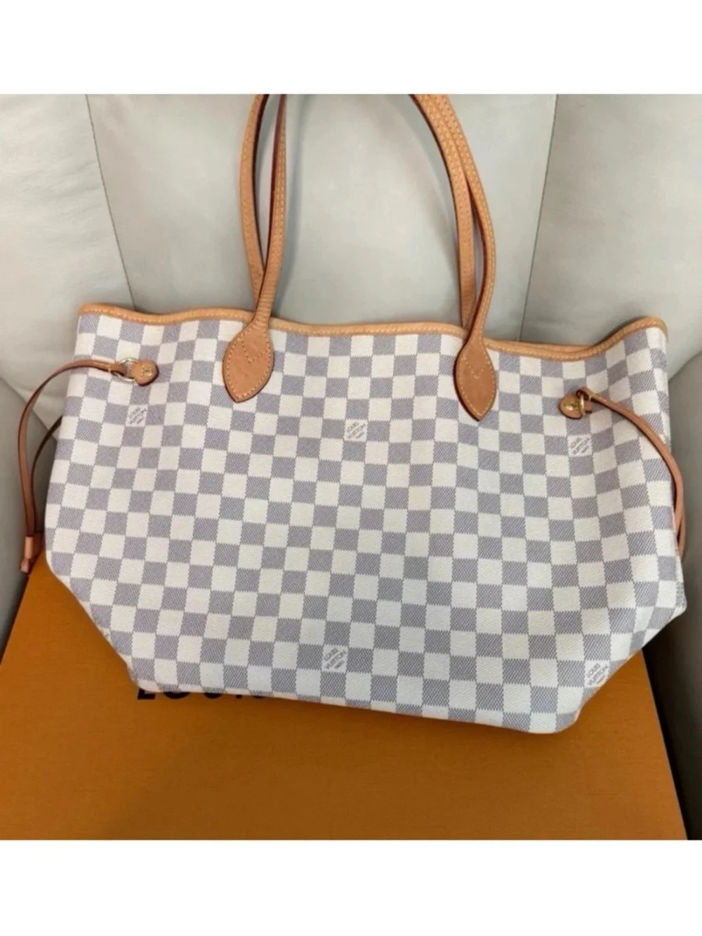 Louis Vuitton Damier Azur Canvas Neverfull Tote - White, Beige, pink interior - Picture 5 of 7